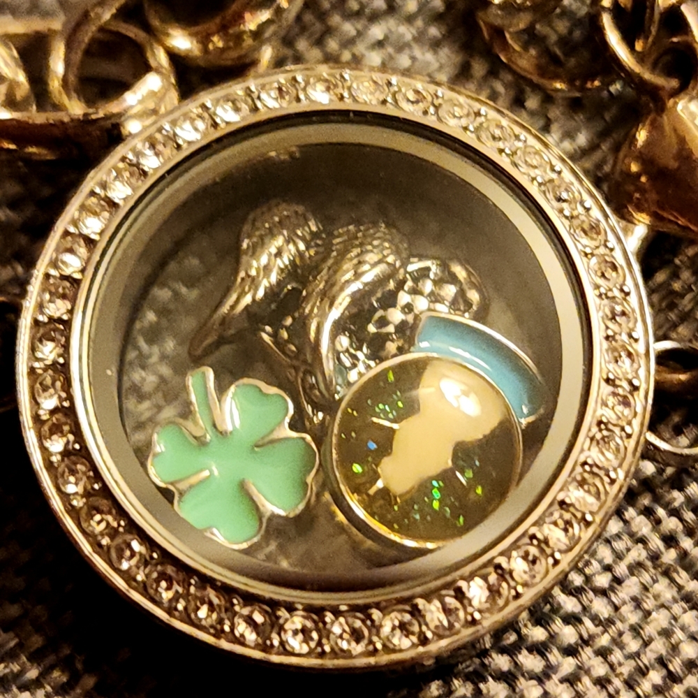 Charm bracelet - Picture 2 of 3